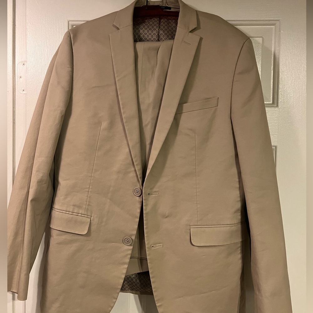 Macy’s Mens khaki suit slim fit - size 3434 pants & 40R blazer
